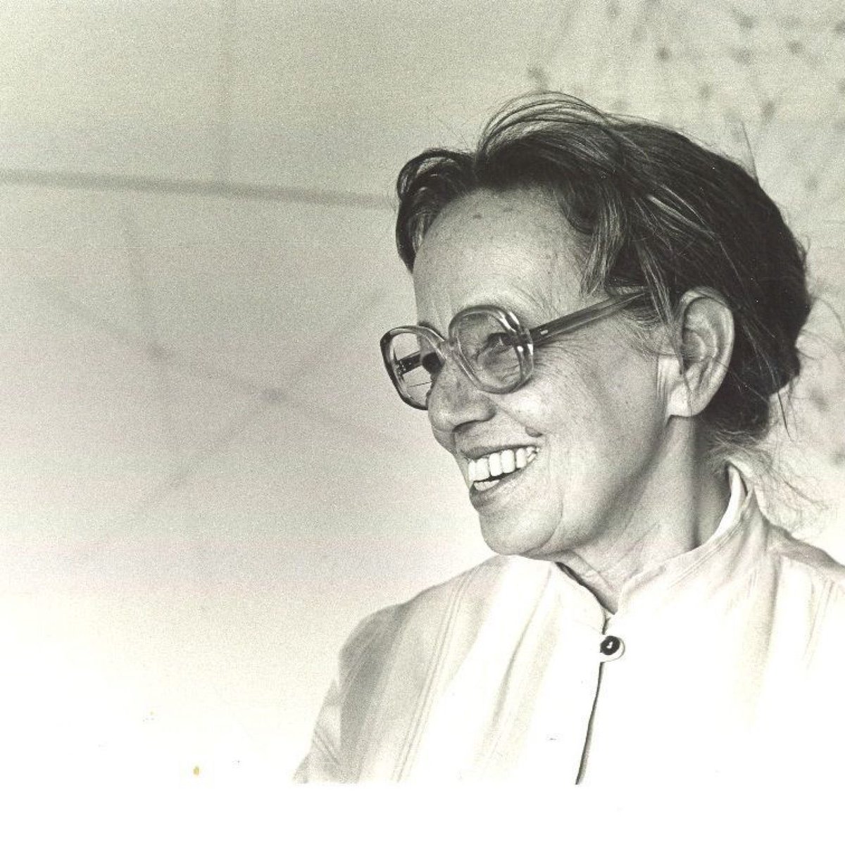 Gego (Alemania-Venezuela. 1912-94)Gertrudis Goldsmith es una de las artistas latinoamericanas más importantes de segunda mitad de siglo XX. Representante de la abstracción y el cinetismo, creó obras bi y tridimensionales llenas de poesía.