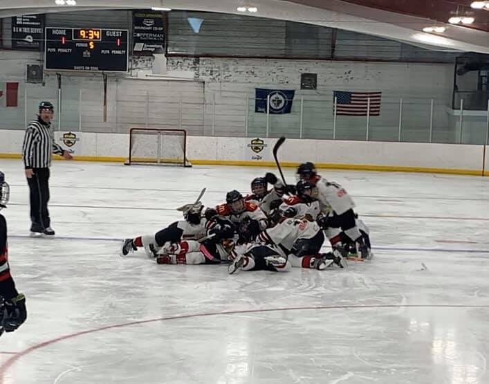 ShandiDawn's tweet photo. Gold medal game at 4:45! 🥇 #HMprovincials #believeinteam #delorainemb #atomhockey https://t.co/mtcy46vr3j