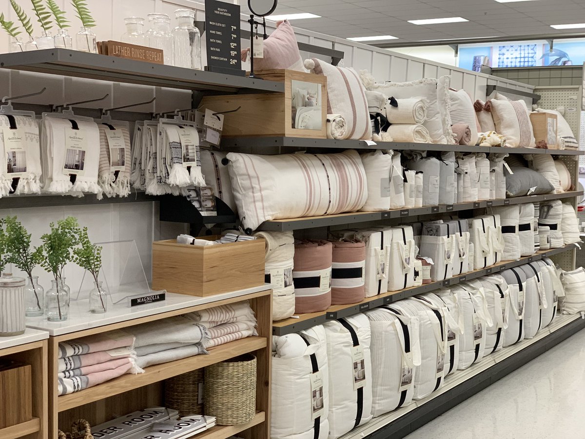 This new H&amp;H set is bringing all the JOY! 
<a href="/BM00RE86/">Brandon Moore</a> @MariaMusgrove