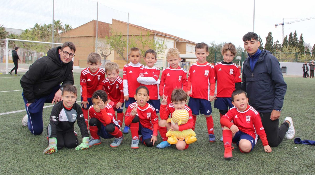 UDAldaiaCF_Base's tweet photo. Los #querus 😃 de #laud 🔴🔴🔵✌🏻ganaron su partido de este finde pero #ellostancontentos #ganenopierdan #minirojitos #losquerus https://t.co/md2wydXJm7
