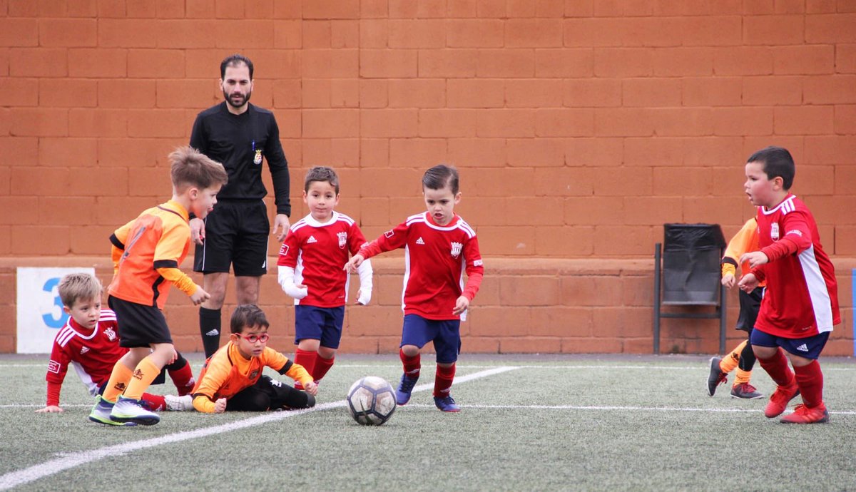 UDAldaiaCF_Base's tweet photo. Los #querus 😃 de #laud 🔴🔴🔵✌🏻ganaron su partido de este finde pero #ellostancontentos #ganenopierdan #minirojitos #losquerus https://t.co/md2wydXJm7