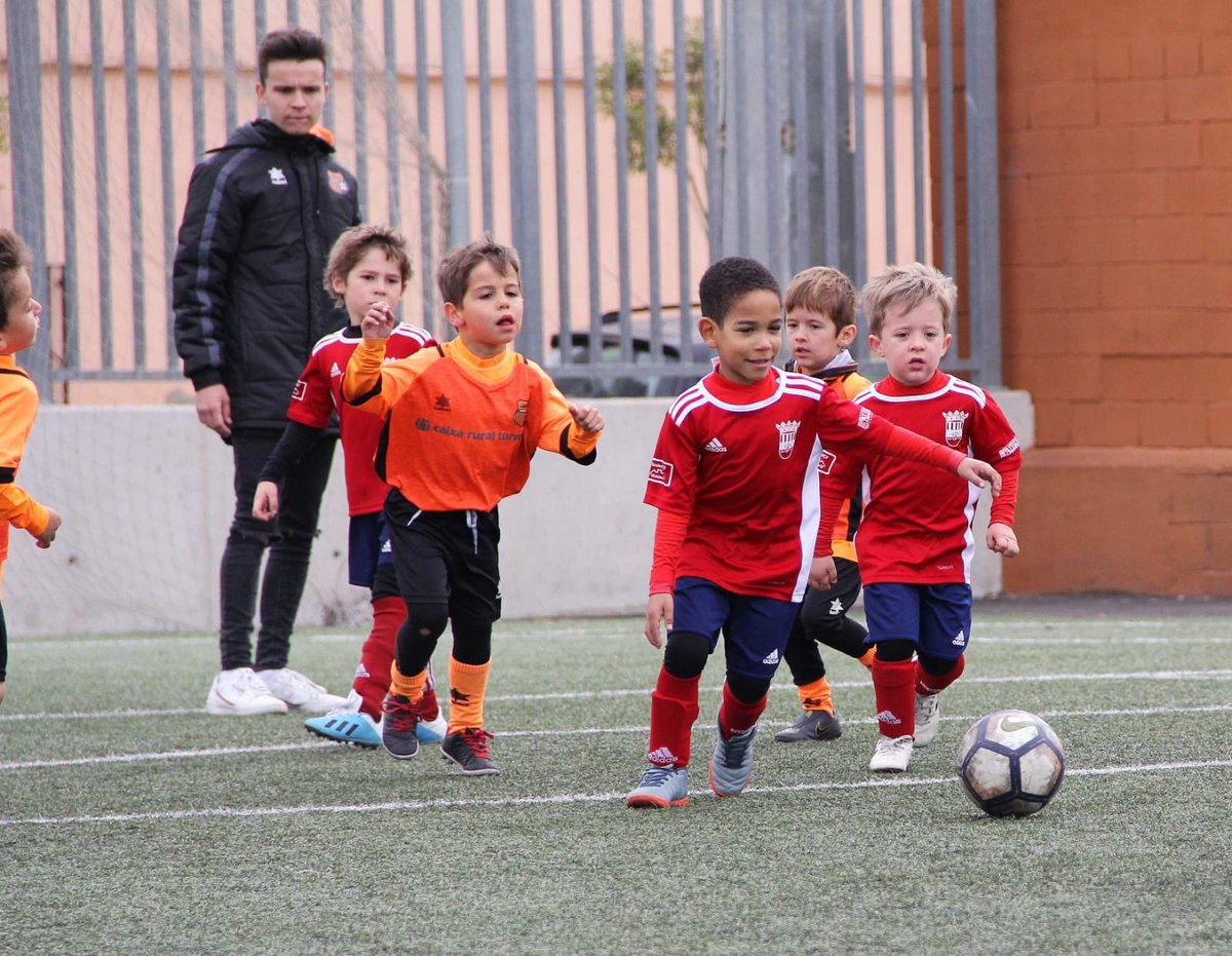 UDAldaiaCF_Base's tweet photo. Los #querus 😃 de #laud 🔴🔴🔵✌🏻ganaron su partido de este finde pero #ellostancontentos #ganenopierdan #minirojitos #losquerus https://t.co/md2wydXJm7