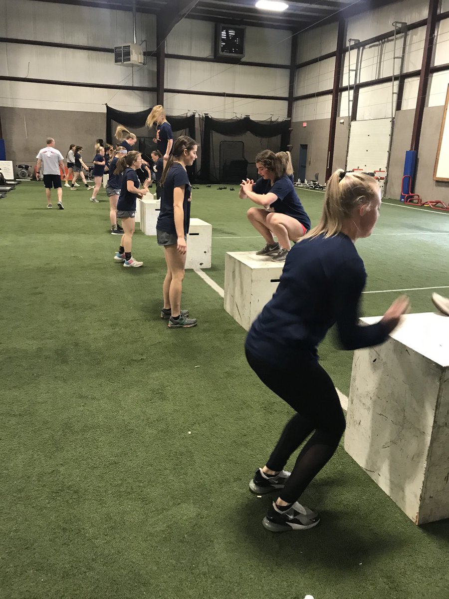 HHSWarEagleSB's tweet photo. Sunday full time grind! Full week of games don’t stop us from getting work in 💪🏻 #SBTGS #WEsoftball 🥎🦅 https://t.co/BohYP9YK0n