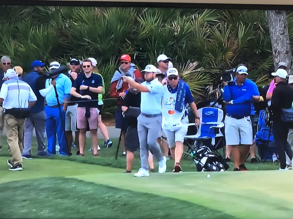NoLayingUp's tweet photo. A shotgun blast and a middle finger at the water that he hit his tee shot directly into. Hell yes!!! https://t.co/s7rQw8hfv4