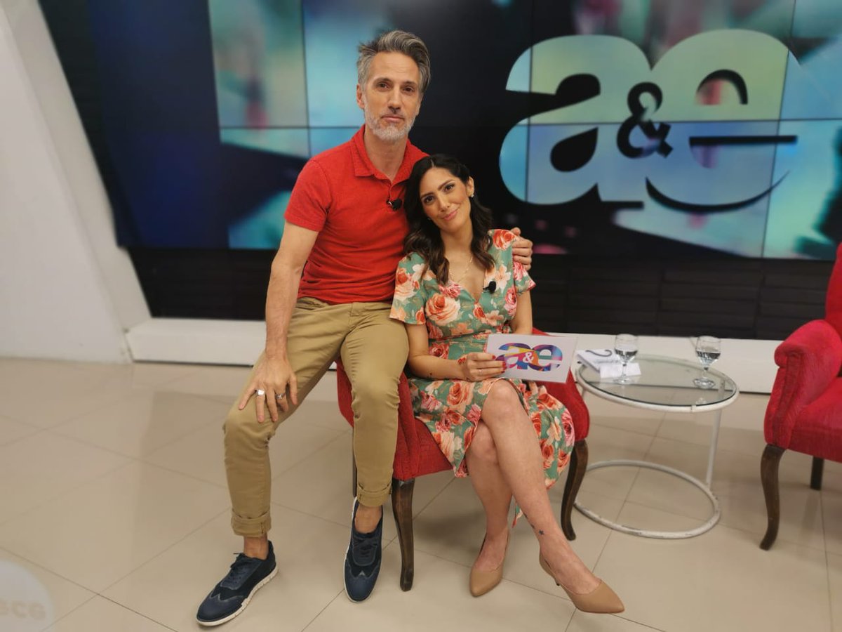 trecepy's tweet photo. ¡Seguimos en #ArteyEspectaculos 🎬 con invitados internacionales! 👏🌎 #JorgeRoman y #GuilleHermida ✨ No te desprendas del #Trece 📺 https://t.co/k9O3zM5FbG
