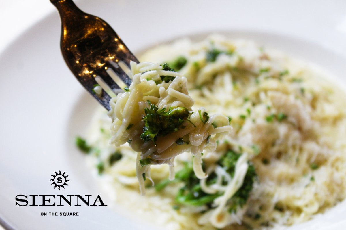SiennaPgh's tweet photo. Blue crab, broccoli, and garlic over perfectly al dente angel hair pasta with a creamy parmesan sauce and a touch of basil. https://t.co/WmN3jenwgN