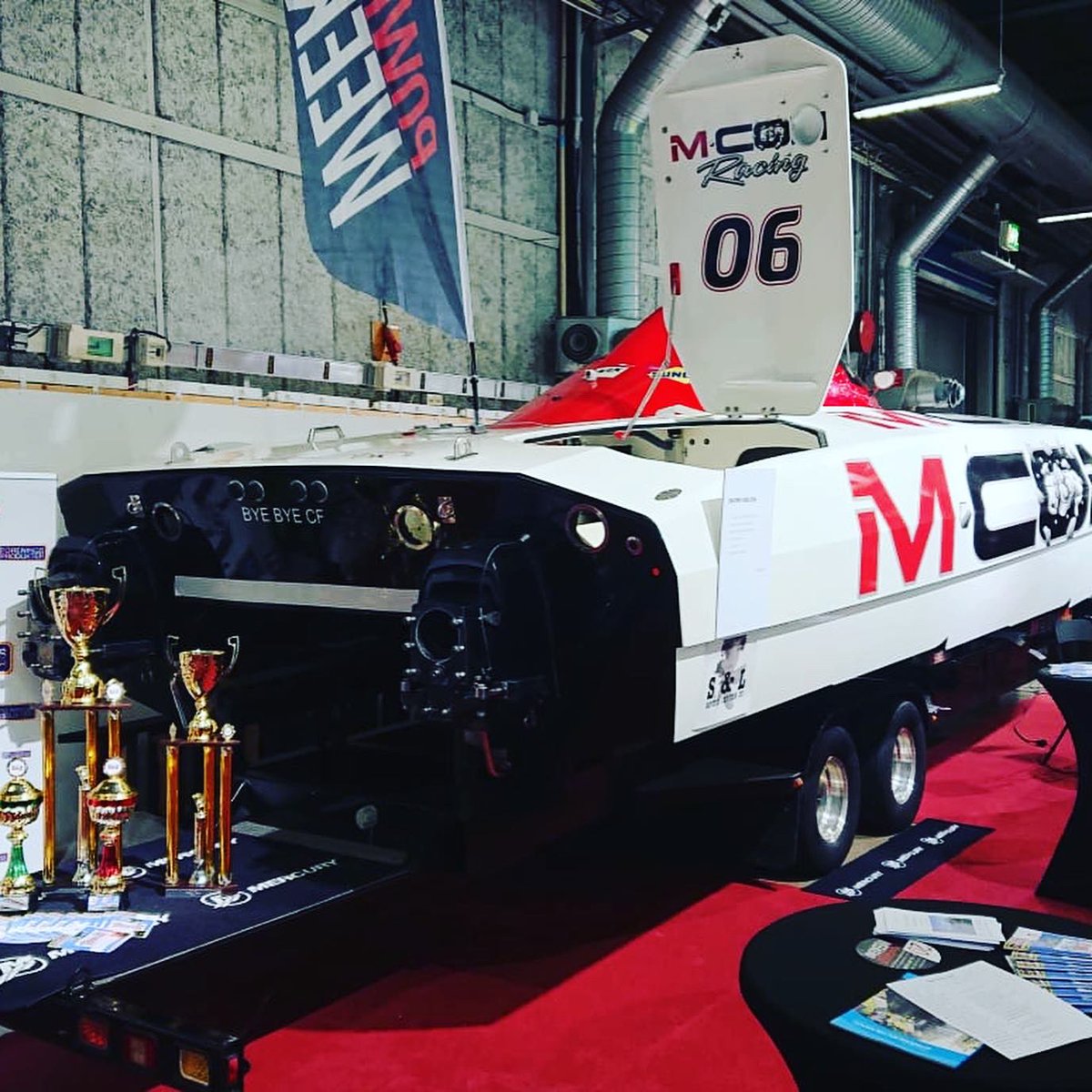 Poker Run Hanko ja Saaristoradio lähtee Tukholmaan tutustumaan naapureiden Powerboat kalustoon ja heidän tapahtumiin. Tukholman Allt för Sjön venemessut käynnissä. Pidetään koneet käynnissä ja käsidesi messissä👍♠️❤️♦️♣️🏁 #venemessut #stockholm #veneily #saaristoradio #käsidesi