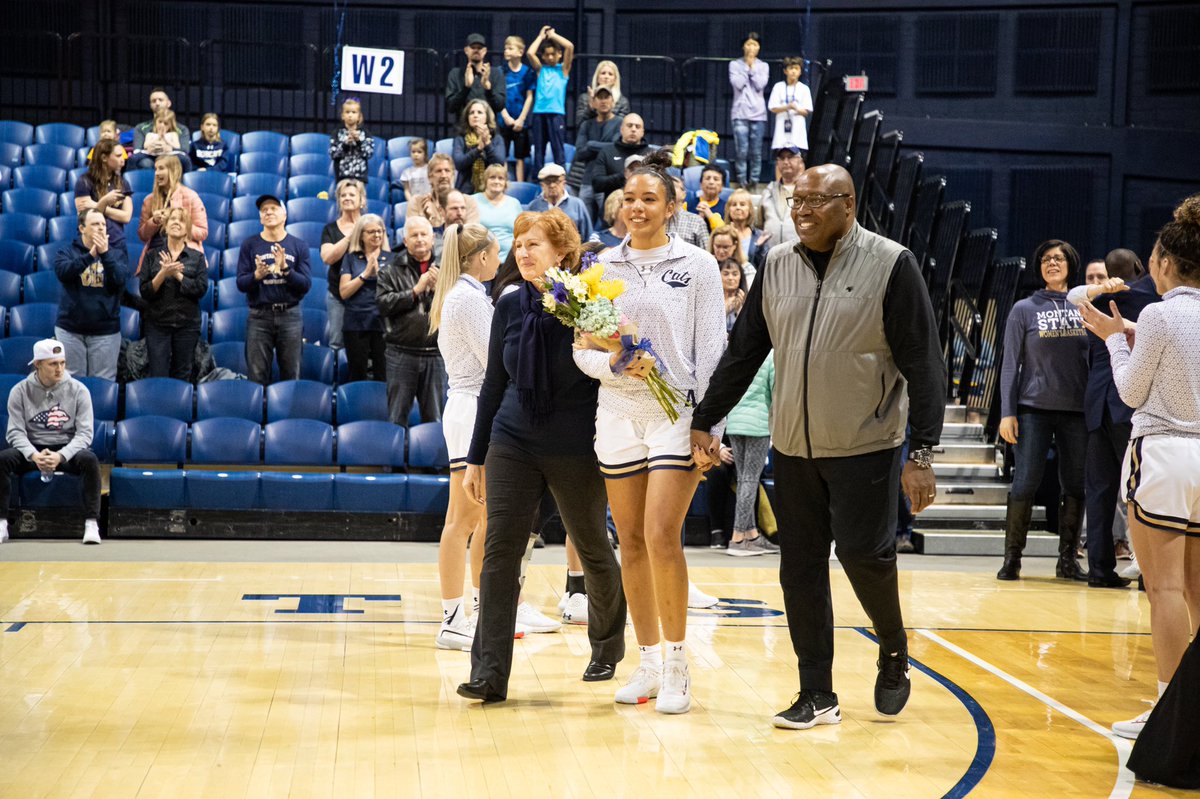 BlaireBrax's tweet photo. without a doubt my favorite picture from this season. shout out to @jackmurrey for capturing this moment. I have the best support system in the world @EileenBraxton @gotogolow ♥️♥️♥️missing you @zach_b34 https://t.co/lCfhxmytY4