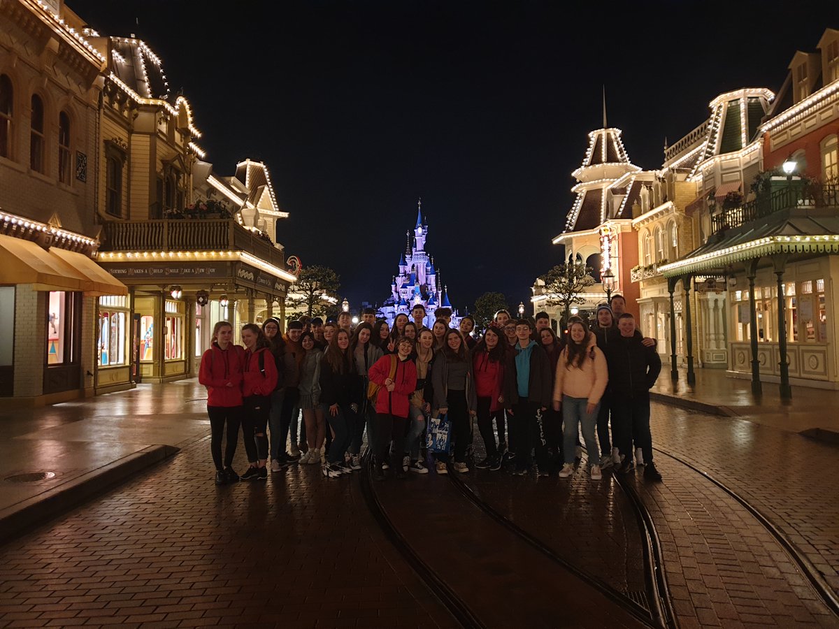 RidgewayDisney's tweet photo. The last people on main street! Everyone is looking forward to finally getting some sleep.. thanks for a magical day @DisneylandParis https://t.co/w0uNIzwD7H