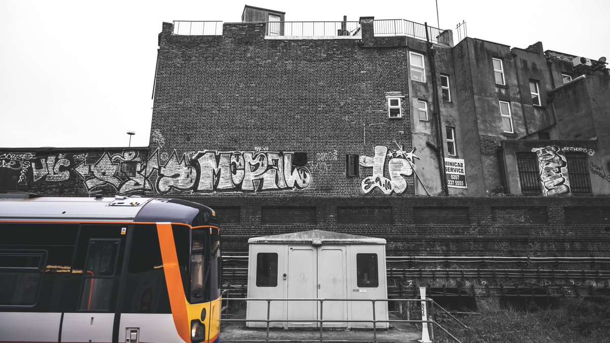 [THREAD]  #PictureOfTheDay 8th March 2020: Surrey Quays Overground  #photooftheday  https://sw1a0aa.pics/2020/03/08/surrey-quays-overground/