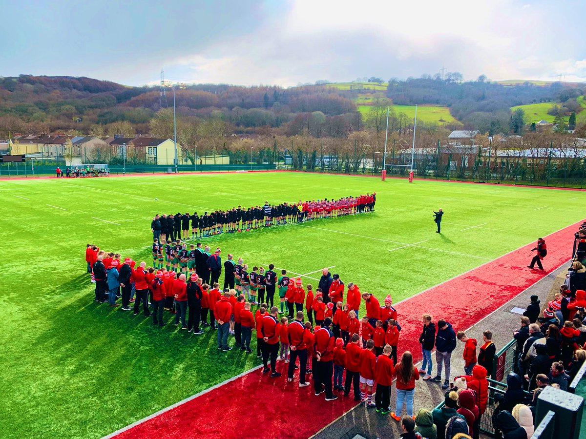 Great to see the community come out to support <a href="/OakdaleMiniRugb/">Oakdale Mini & Junior Rugby</a> this afternoon in their Dragons Cup Semi-Final, 

Brilliant Guard of Honour &amp; Minutes silence to <a href="/mattjwatkins/">Matthew J Watkins</a> ❤️🏉 

Great Tribute to a Great Man!👏🏼