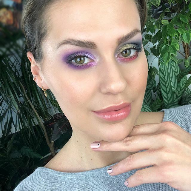 Neues Video online!!! Link in der Bio!
Ich habe die neue @jeffreestarcosmetics Blood Lust Palette getestet! Bunte Looks! Yeah!!!
#palette #makeup #motd #makeupartist #makeuplovers #review #youtube ift.tt/39BpY5p