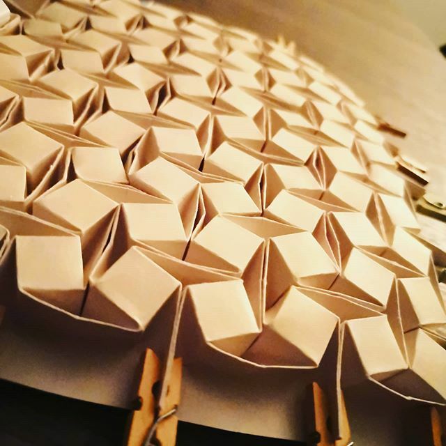 OrigamiInvasion's tweet image. Cubes Tessellation 10*10

Design : Ilan Garibi (@garibiilan)

#origami #origamiart #papercraft #paper #paperart #craft #paperfolding #paperfoldingart #tessellation #origamitessellation #squaregrid #ilangaribi #ilangaribiorigami #cubestessellation #cubetessellation
