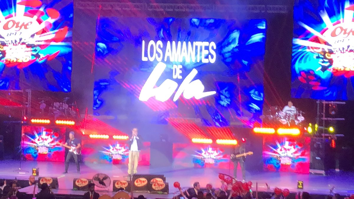 SiempreOye897's tweet photo. Presente en el escenario de @Oye897 @AuditorioMx @amantesdeLola #ElPadreDeTodosLosEventos2020 @SiempreOye897 #ManadaBlue https://t.co/xXMhstelXD