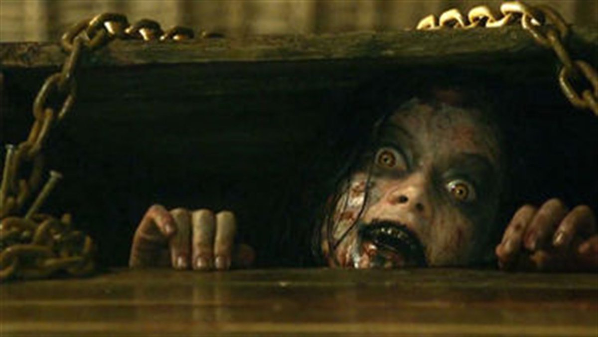  #EvilDead (2013) this will always be one of my favorite remakes ever, it's really gruesome and gory and really good. Jane Levy is phenomenal and really shine here, the effects are amazing and it really honor the OG movie. Also it's creepy and scary. Love this movie so much.