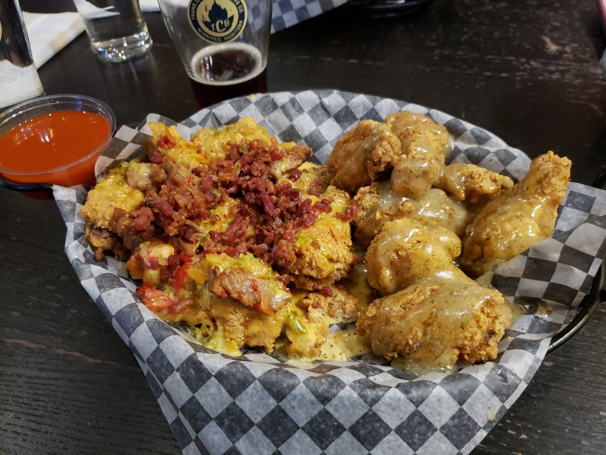 LittleBonesWing's tweet photo. Had guests in tonight that sent these pics. He had Philly Cheese Wings w/ bacon + HDLP. She had 8 Nacho Wings which come with a bed of Nacho chips for scoopin' the cheesy toppings! OMG - they said it was pure bliss! 😜#Winnipeg #Wpg #Manitoba #Wpgeats #LetsBone #Cheesybliss https://t.co/Sd5NYm71yN