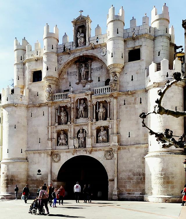 vrfoto's tweet photo. #burgos #arcodesantamaria #spain #vmribeiro https://t.co/fGLxHWV7N2 https://t.co/OlDUtbtv5g