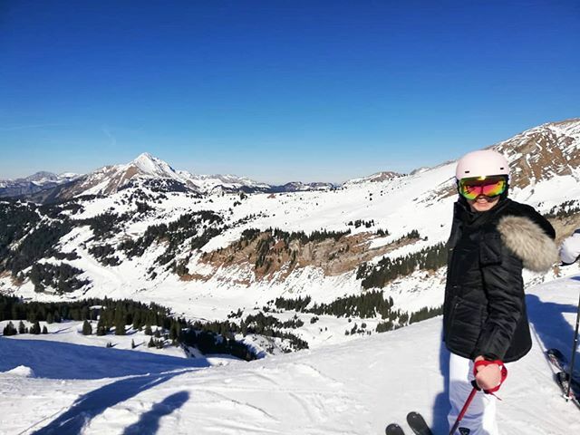 Wishing Sun-day looked a lil' bit more like this ✈️🥂⛷️ #ski #skiing #bluesky