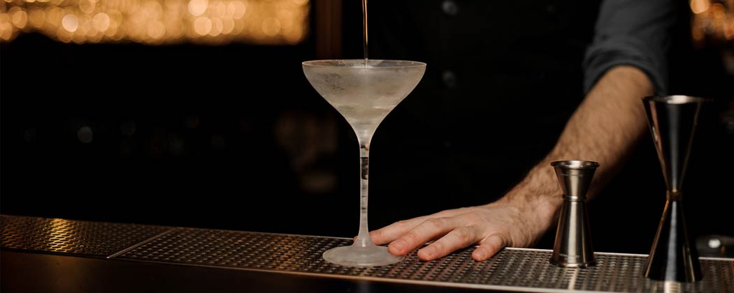 If you didn't know, speakeasy bars are secret establishments meant to be hidden... In Vegas, these venues are a hot spot for guests to feel like they're back in the Prohibition Era! Take a look at these five popular speakeasies in Sin City 🍺🍷🥂🍸» bstofvgs.co/MQDy30qnq4C