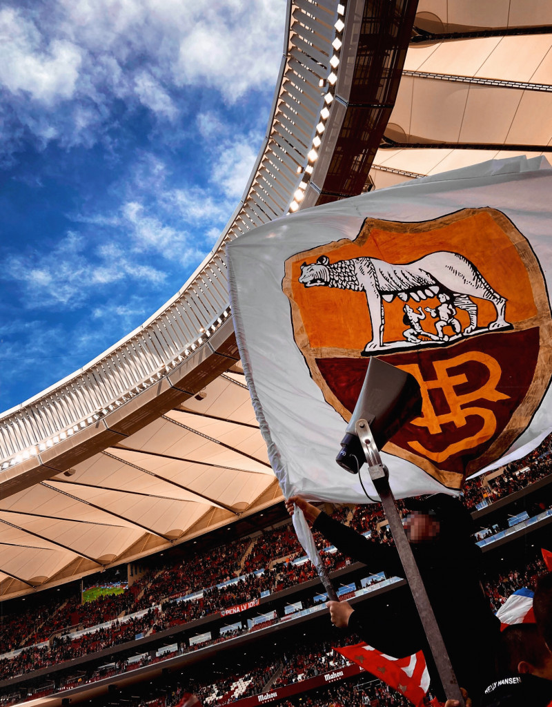 Thomasismo's tweet photo. Esta foto es una auténtica locura.
@OfficialASRoma https://t.co/OoeCoiOeHi