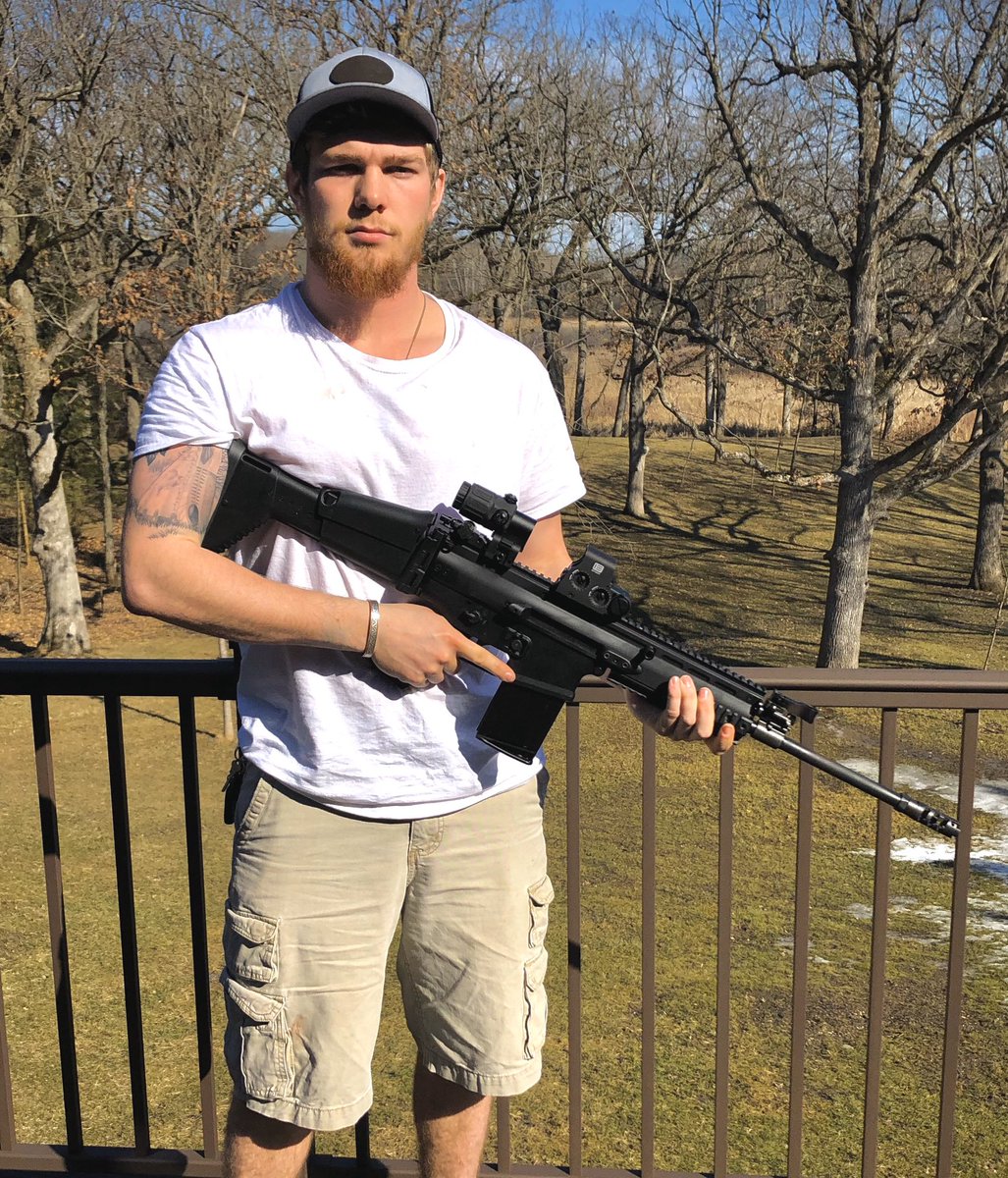 JKaht_'s tweet image. Why play fortnite when you can shoot a scar in real life ?? #pro2ndamendment