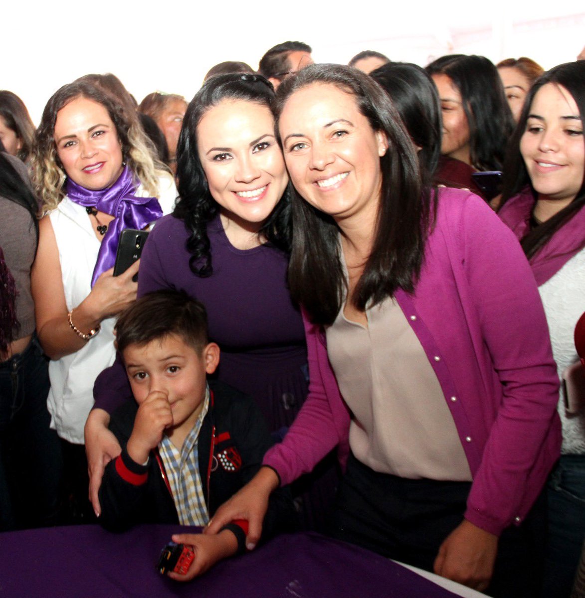 AlejandraDMV's tweet photo. El mejor ejemplo de convicción, trabajo, compromiso y lealtad para una mujer, está en otra mujer. ¡Que vivan las mujeres mexiquenses! #NosotrasVamosConTodo (4) https://t.co/hg0E97yb0j