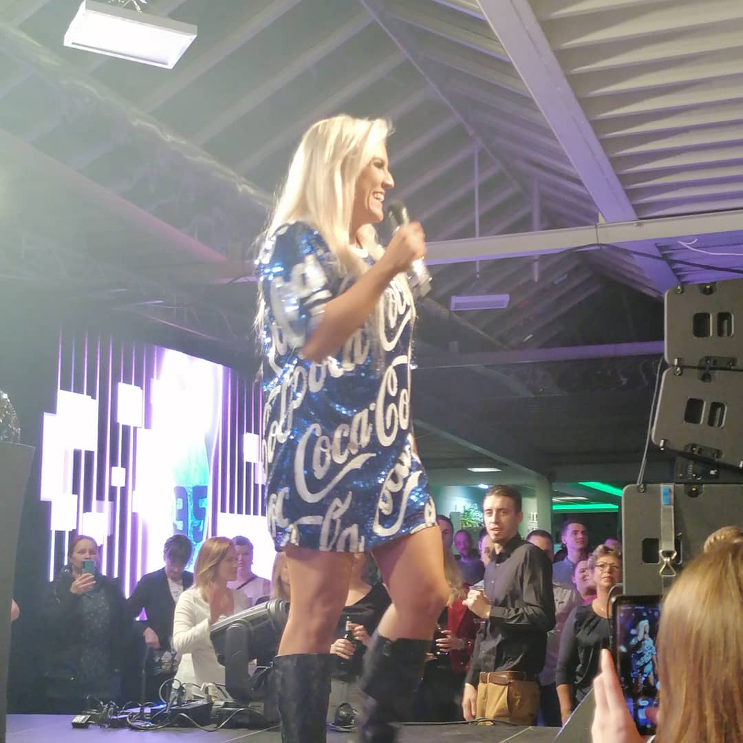 Danke für den wunderschönen Abend 😘❤️ Auch wenn uns wahrscheinlich viele für  verrückt halten immer wieder zu <a href="/cascada_music/">Cascada</a> zu fahren mir egal, macht uns einfach glücklich und so viel Spaß ❤️😍 #eineliebedieniemalsendet#cascada#friendshipgoals#party#90s