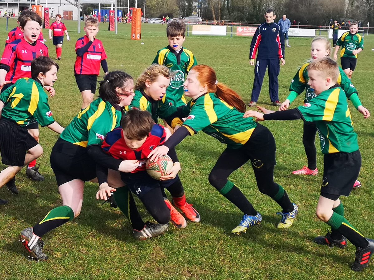 Adran Iau Nant Conwy (@iaunant) on Twitter photo Dan 11 'di cael bore prysur! Chwarae 3 ffordd yn erbyn <a href="/CRLlangefni/">Clwb Rygbi Llangefni🏉🏴🐗</a> a thim teithiol <a href="/LeagueTrafford/">Trafford Schools League Rugby Union Competition</a> ! Da iawn chi, canlyniadau yn dangos dyfalbarhad a gwaith tim 👊🏻🤩 @SwyddogRyg <a href="/CRNantConwy/">CR Nant Conwy</a> Dan 11 'di cael bore prysur! Chwarae 3 ffordd yn erbyn <a href="/CRLlangefni/">Clwb Rygbi Llangefni🏉🏴🐗</a> a thim teithiol <a href="/LeagueTrafford/">Trafford Schools League Rugby Union Competition</a> ! Da iawn chi, canlyniadau yn dangos dyfalbarhad a gwaith tim 👊🏻🤩 @SwyddogRyg <a href="/CRNantConwy/">CR Nant Conwy</a>