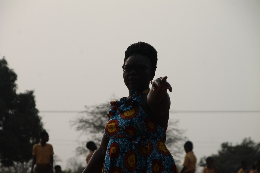 adepu_ong's tweet photo. En #Ghana, como en el resto del mundo, la mujer es el motor del país. Se dedican a abarcar todos los ámbitos, tanto los económicos como los del hogar.
.
.
Sigamos luchando por nuestros derechos.
.
.
¡FELIZ DÍA DE LA MUJER TRABAJADORA!👩🏿♥️
.
.
#compromisoUVa #PracticumGhana #8M https://t.co/SkXODmtnUR