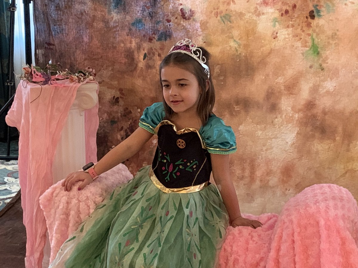 RichNye13's tweet photo. Some adorable cuteness at the #FlashesOfHope Pirates &amp; Princesses fundraiser. The organization brightens the lives of children with cancer through a national photography program, special events &amp; by investing in research. https://t.co/FBx1S1hjfB