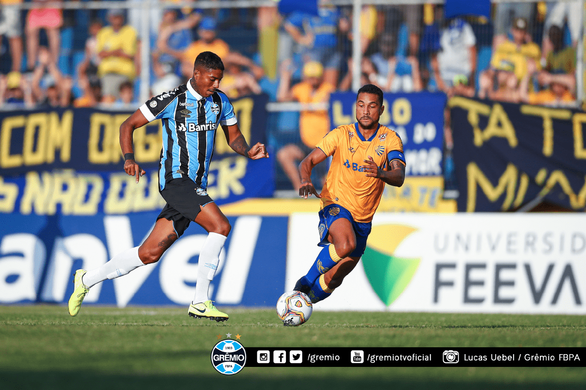 Gremio's tweet photo. Confira mais algumas fotos da nossa vitória diante do Pelotas nesta tarde de domingo!

AGORA É TUDO #GrenalDasAméricas! Nosso próximo encontro é quinta-feira, na Arena, pela #Libertadores2020. 

Informações sobre ingressos: https://t.co/9jo4iDH4o5

📸 @lucasuebel | Grêmio FBPA https://t.co/Alh3I2ncQp