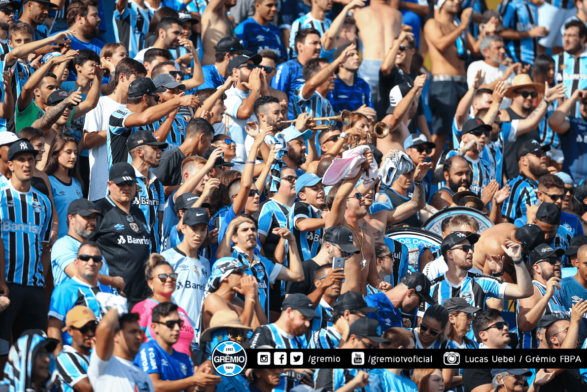 Gremio's tweet photo. Confira mais algumas fotos da nossa vitória diante do Pelotas nesta tarde de domingo!

AGORA É TUDO #GrenalDasAméricas! Nosso próximo encontro é quinta-feira, na Arena, pela #Libertadores2020. 

Informações sobre ingressos: https://t.co/9jo4iDH4o5

📸 @lucasuebel | Grêmio FBPA https://t.co/Alh3I2ncQp