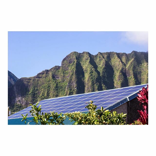 FindingInfinity's tweet image. Rooftop PV Uptake in Honolulu, Hawaii 
Honolulu has the most PV installed per capita of US cities with 640W installed per person. •As of 2017 almost 20% of single family houses and townhouses have solar PV (~50,000 dwellings total)
•Since 2017 permit… ift.tt/3aG8u82