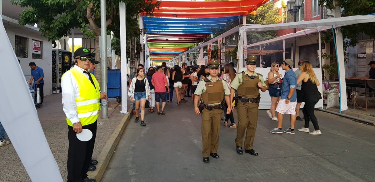 CarabOHiggins's tweet photo. #Carabineros de la 2da Comisaría de Santa Cruz continúan con la labor de prevención de delitos en la Fiesta de la Vendimia 2020, con Patrullajes de Infantería y Motorizados.
@CarabOHiggins #LaPrevencionEsNuestraEsencia https://t.co/OxcD0CM2YH