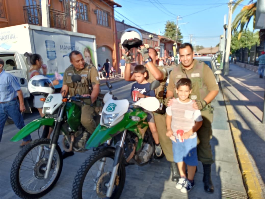 CarabOHiggins's tweet photo. #Carabineros de la 2da Comisaría de Santa Cruz continúan con la labor de prevención de delitos en la Fiesta de la Vendimia 2020, con Patrullajes de Infantería y Motorizados.
@CarabOHiggins #LaPrevencionEsNuestraEsencia https://t.co/OxcD0CM2YH