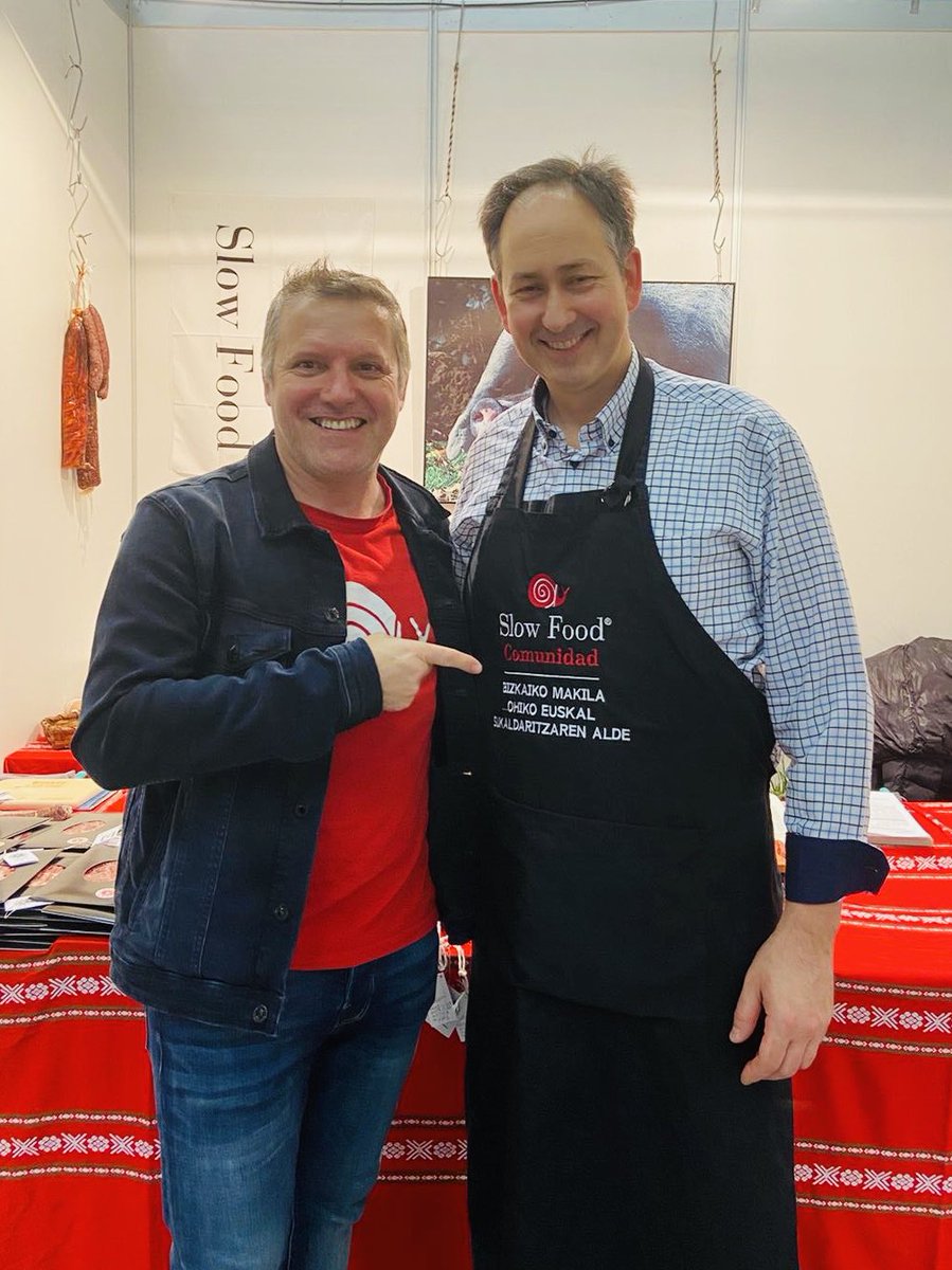 Broche final a #gustoko2020 en el <a href="/BEC_Bilbao/">BEC</a> saludando a buenas amigas/os de #SlowFood Por cierto, reconocimiento a labor de Alberto López de Ipiña al frente de <a href="/slowfoodaraba/">Slow Food Araba</a> así como a Kepa Freire con <a href="/KofradiaMakila/">Kofradia Makila</a> #Mungia. Zorionak guztioi! 🐌❤️ instagram.com/p/B9fNk2wl-gD/…