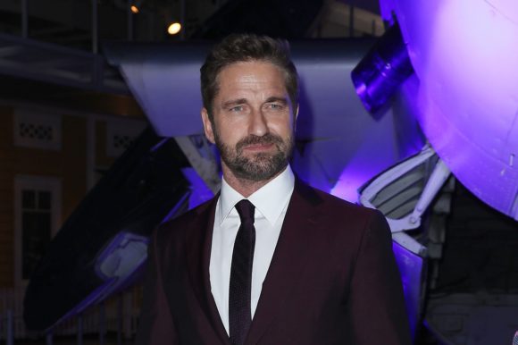 Hollywood Actor Gerard Butler to Carry the Olympic Flame to Sparti dlvr.it/RRVWck