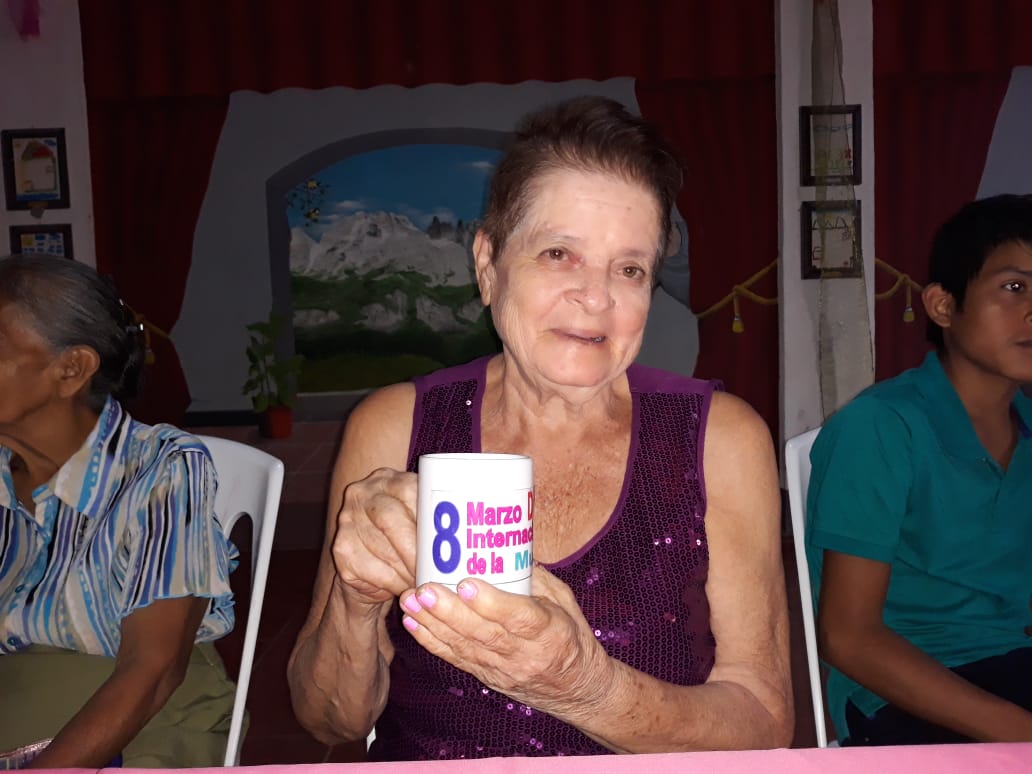 WaslalaFSLN's tweet photo. 👩Convivencia con madres de héroes y mártires 👵en celebración al día internacional de la mujer🌹....Reconociendo todos los espacios restituidos con este buen gobierno de reconciliación y Unidad nacional que dirige nuestro comandante #DanielOrtega❤🖤
#MujeresPorLaVida https://t.co/I2Q5oSUEMA