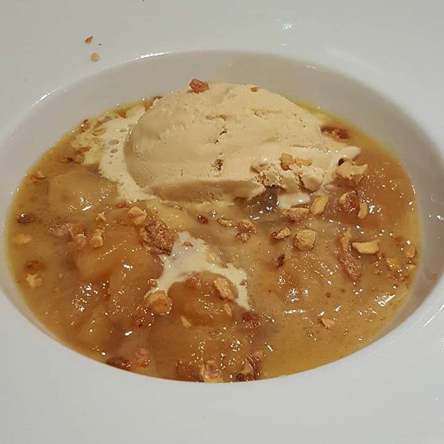 comer_con_gusto's tweet photo. Peras confitadas con helado de turrón @restaurante_lasllaves #restaurantelasllaves #restaurantesguadalajara #marchamalo @ViveLasLlaves #dessert https://t.co/kArrWnAFd0 https://t.co/ndB09bgruo