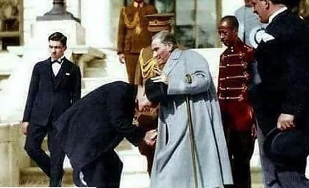 Beli bükülen İngiltere kralı ..🇹🇷