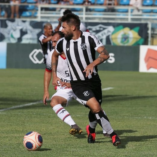 FcRSobis's tweet photo. Vitória com gol do @rafaelsobis e liderança na segunda fase do Cearense! #vamosobis ⚽🥰🖤 ⠀ https://t.co/KZWxcxmJon