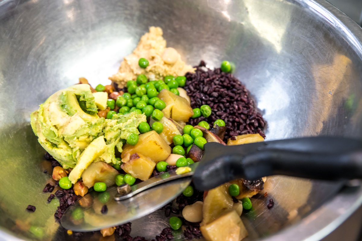 SandtonCity's tweet photo. Fresh, convenient, healthy! Three words we love hearing when it comes to lunch. With wholesome options galore, @KrunchSA makes the healthier option delicious!

#ExperienceSandtonCity #2020Experience https://t.co/Se8YLK7VP6