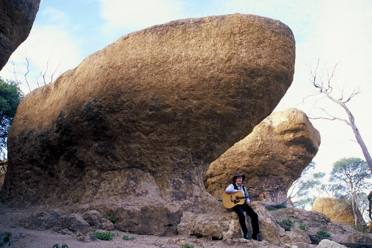 Slim Dusty at the Rangeland Rifts found in the region of Winton in outback Queensland.

Did you know that Winton is also where 'Banjo' Paterson wrote 'Waltzing Matilda' in 1895, later to be recorded and performed by Slim himself? #SlimDusty #RangelandRifts