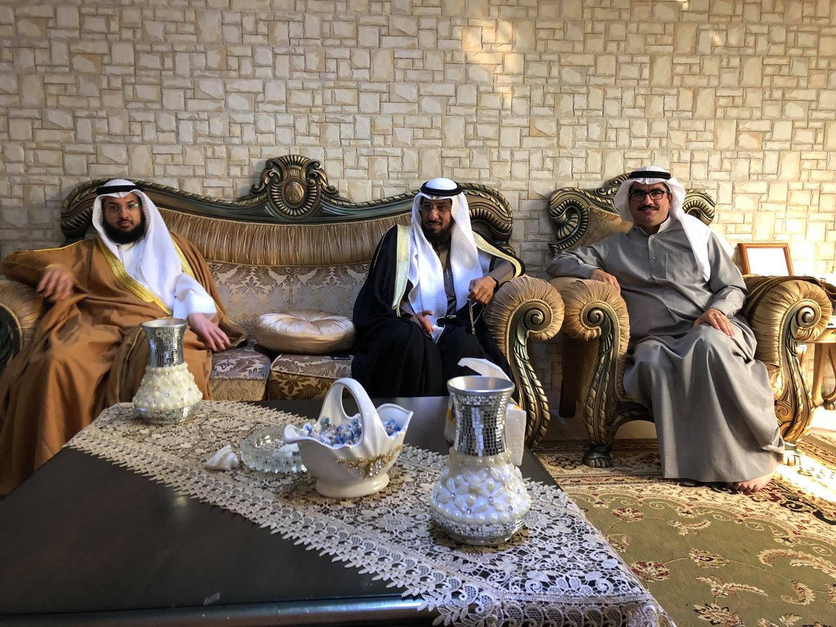 علمو هـاك الجبـال المايهـزه
صوت عدوانه على مر الزمان

اننـا حـنا تــرى واجـد نــعـزه
وللأمـانة كلهـم وافـيين شـان

خلفـة سرور ابن جـرمان عـزه
مضاهيٍ روس الجبال عن الطمان

لابتةٍ تنتف شنب من يستفزه
المراجل ماخذينه من زمان

والمواقف دونهم محد يجزه
بالعطا لأمن عطو كل شي هان