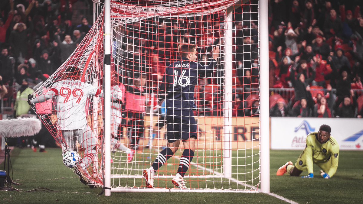 chant_photo's tweet photo. TORvNYCFC Photo Galley: https://t.co/8hFRpycYA5
#TheyWillSeeRed #TorontoFC #NYCFC #tfcLIVE #TFCFans #TFCSupporters #BMOField #COYR #Soccer #Football #TorontoSoccer #SportsPhoto #TorontoPhotography #SoccerPhotography #Toronto #Canada #ProstAmerika #TheBeautifulGame https://t.co/NAb1Pd2iXQ