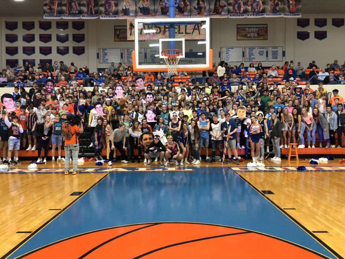 dsmothers38's tweet photo. Thank you @barstool_mchs @Marshall_Nation @marshallcohoops it’s been a blessing to wear #34 for The Marshall County High School these past years! Also thank you to my brothers, @cbriley00 @BryceFlatt1 @t_stokes4 @tp3north I love each and everyone of you. https://t.co/djZAcKVeoA