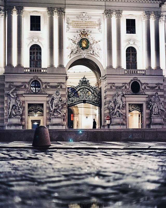 valenwien's tweet photo. Violent Bodybuilders ⚔️
#wien #vienna #oldtown #austria #igersvienna #igersaustria #viennabynight #viennaatnight #urbex #streetphotography #agameoftones #moodygrams #moody #latenightvienna #photowalk #nightwalk #visitaustria #visitvienna #wienliebe #1000… https://t.co/qaFMwRS3Ii https://t.co/LpDEe5MU2h