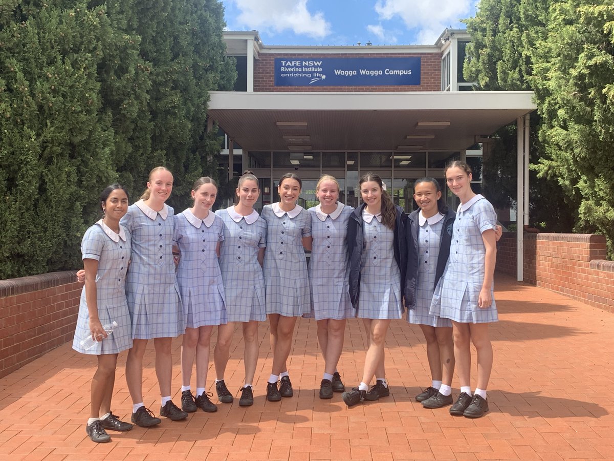 MaterDeiWagga's tweet photo. Year 10 Commerce recently visited @CharlesSturtUni and @RiverinaTAFE. 

The girls explored the different options for tertiary study and the benefits of further education as part of their employment unit. https://t.co/FGhyH1TYRg