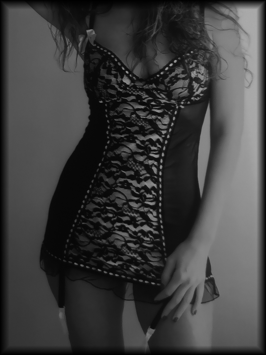 Le_Rubicon's tweet photo. Lundi, le 9 mars de 19h à 21h
Gang Bang Domination avec Cassiopée

#dom, #gangbang, #sub

Derrière les airs angéliques de la belle Cassiopée, se cache une véritable bête de sexe ! Sous le thème de la Domination, la soumise sera exposée avant d'être offerte à tous. https://t.co/8m8shEPxKJ