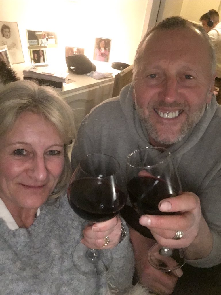 suziewomble's tweet image. Re-Starting my #90DayPlan tomorrow so enjoying an early wedding anniversary ( Tuesday ) glass of red 🍷 with my husband 🥰